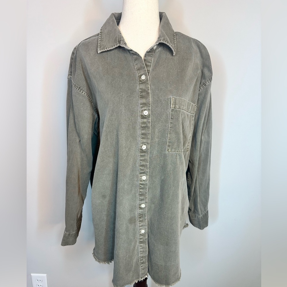 Sz L Aerie button down raw edge washed green long sleeve shirt